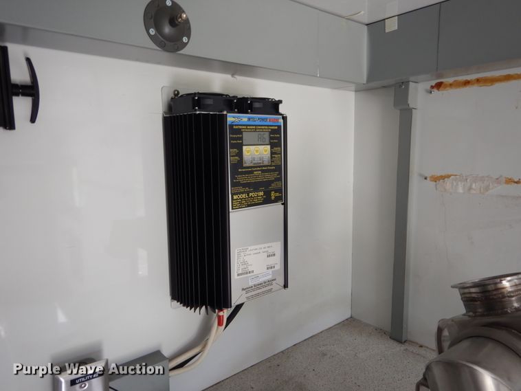 image for item DH5165 2004 GMC C6500  utility truck