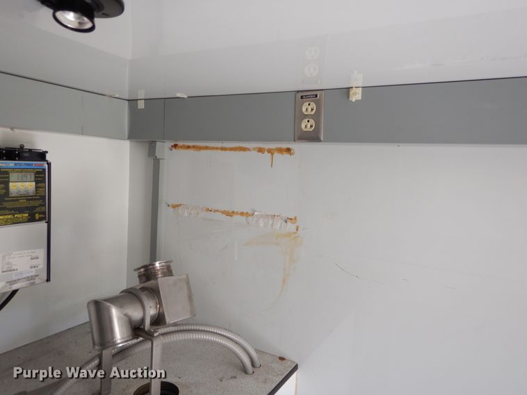 image for item DH5165 2004 GMC C6500  utility truck