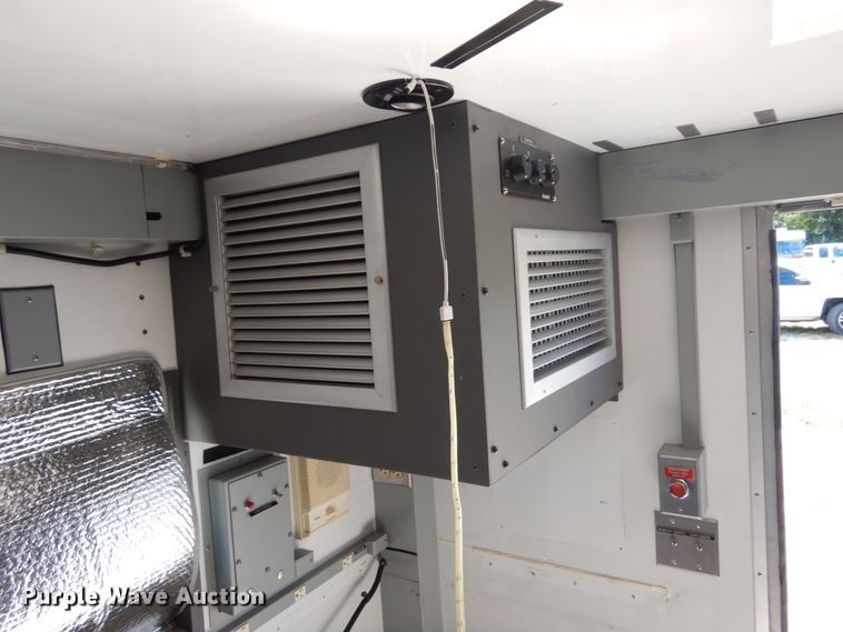 image for item DH5165 2004 GMC C6500  utility truck