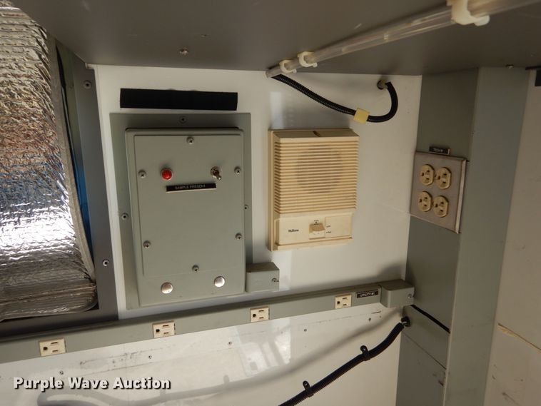 image for item DH5165 2004 GMC C6500  utility truck