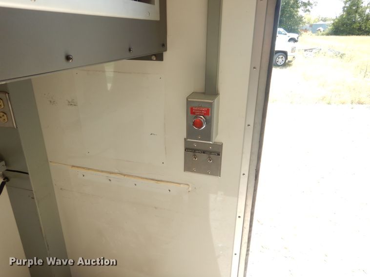 image for item DH5165 2004 GMC C6500  utility truck