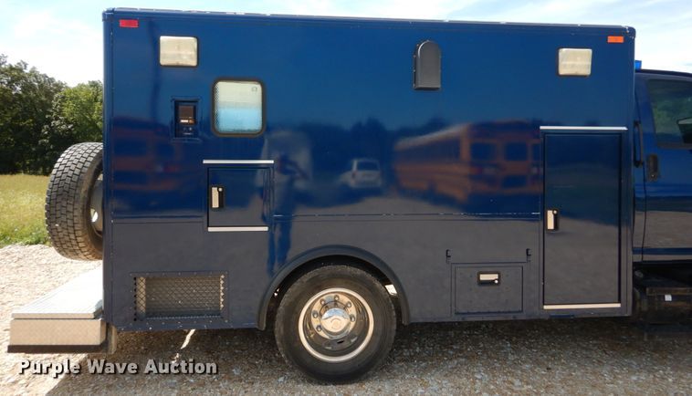 image for item DH5165 2004 GMC C6500  utility truck