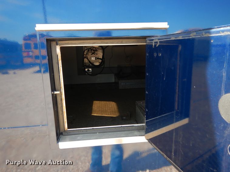 image for item DH5165 2004 GMC C6500  utility truck