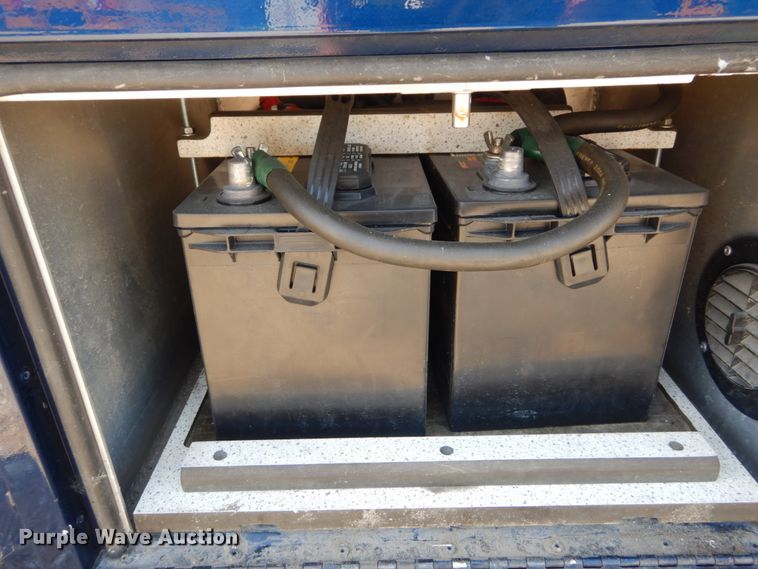 image for item DH5165 2004 GMC C6500  utility truck