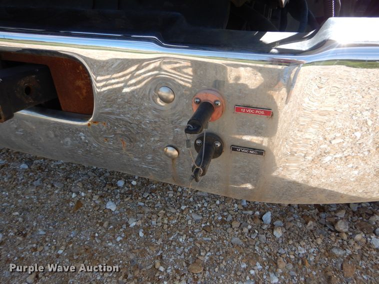 image for item DH5165 2004 GMC C6500  utility truck