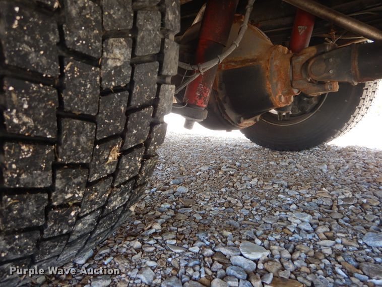 image for item DH5165 2004 GMC C6500  utility truck