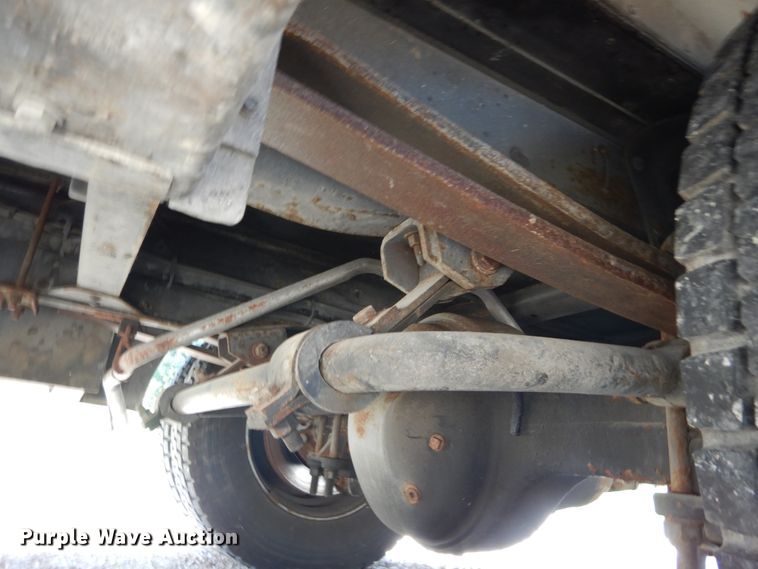 image for item DH5165 2004 GMC C6500  utility truck