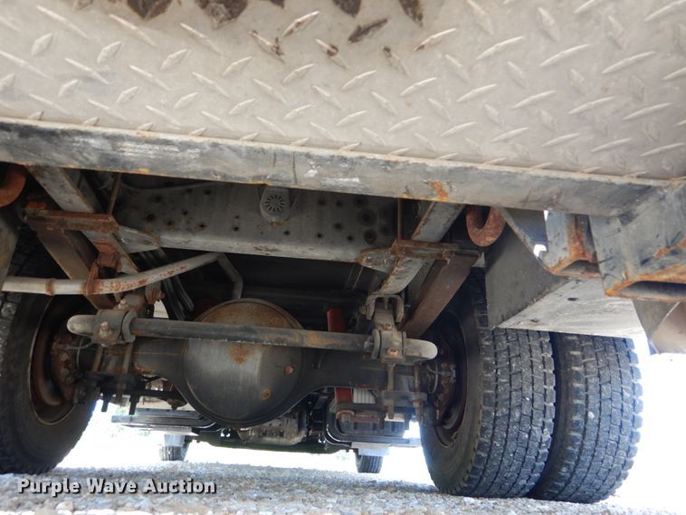 image for item DH5165 2004 GMC C6500  utility truck