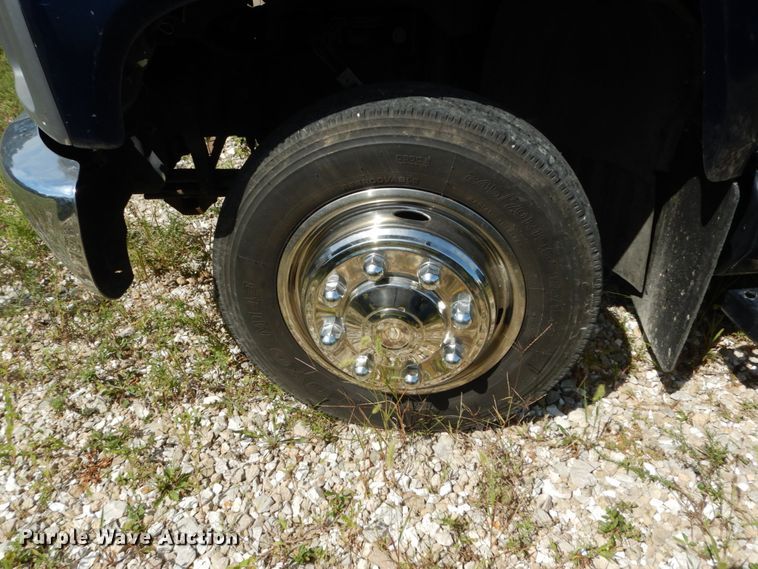 image for item DH5165 2004 GMC C6500  utility truck