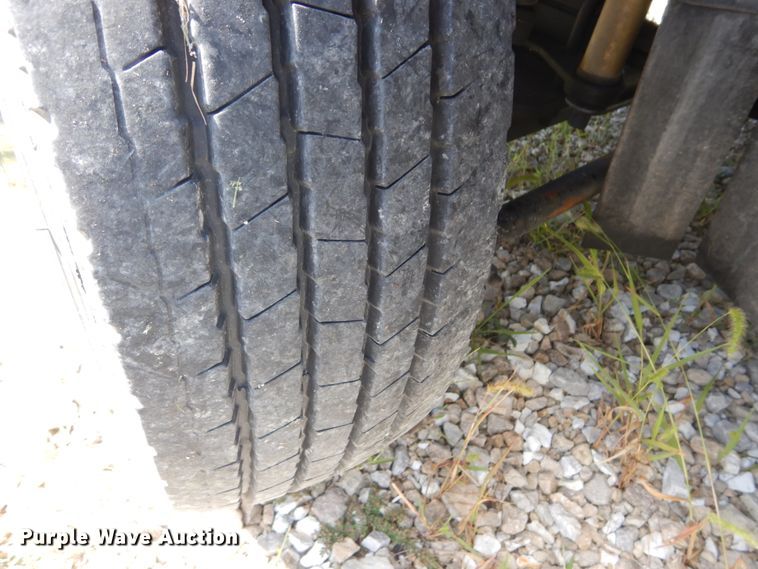 image for item DH5165 2004 GMC C6500  utility truck