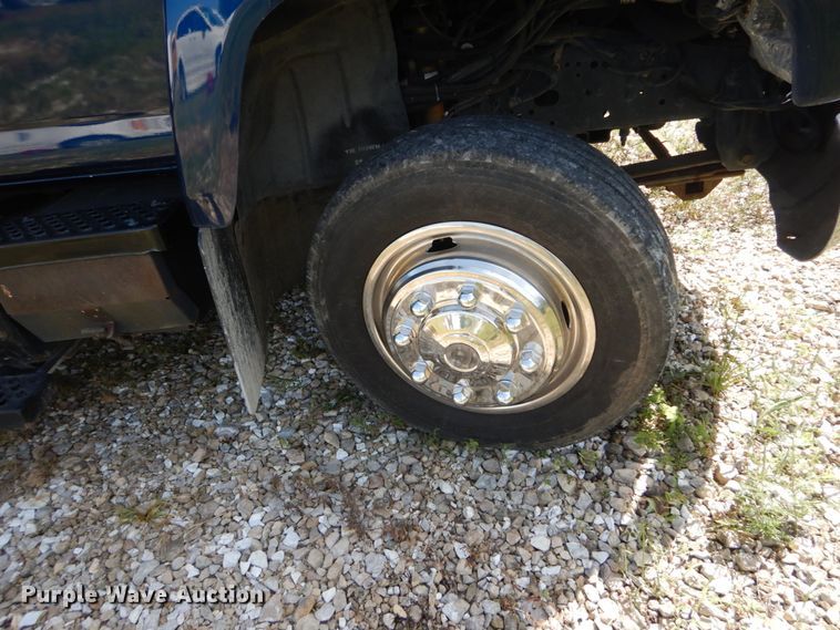 image for item DH5165 2004 GMC C6500  utility truck