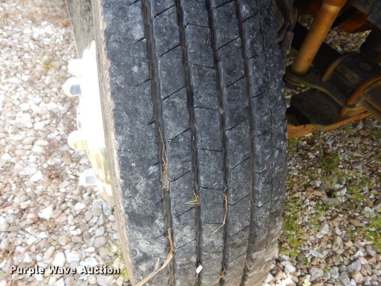 image for item DH5165 2004 GMC C6500  utility truck