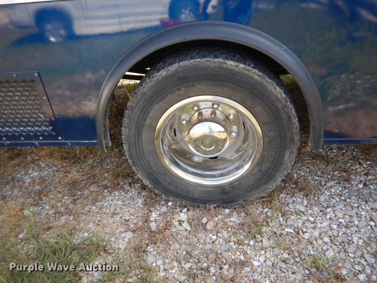 image for item DH5165 2004 GMC C6500  utility truck