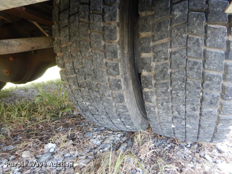 image for item DH5165 2004 GMC C6500  utility truck