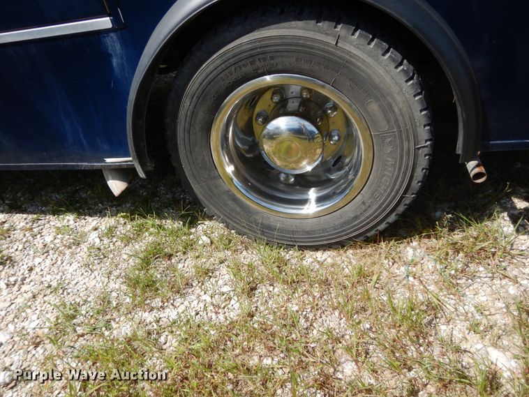 image for item DH5165 2004 GMC C6500  utility truck