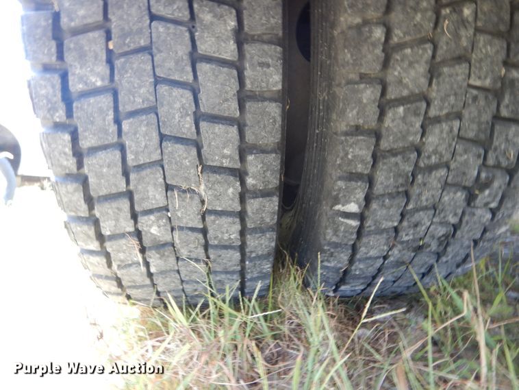 image for item DH5165 2004 GMC C6500  utility truck