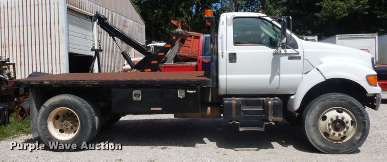 image for item DH5166 2000 Ford F750 Super Duty XL  flatbed truck