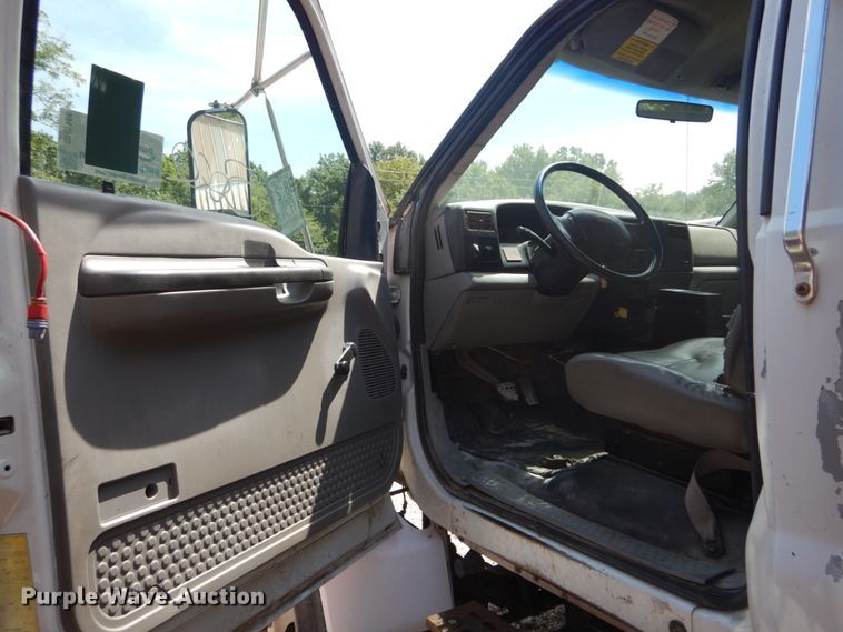 image for item DH5166 2000 Ford F750 Super Duty XL  flatbed truck