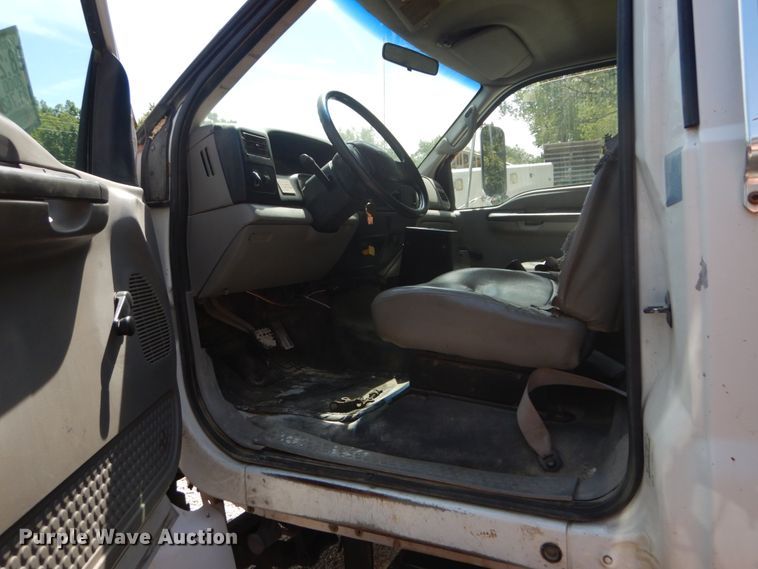 image for item DH5166 2000 Ford F750 Super Duty XL  flatbed truck