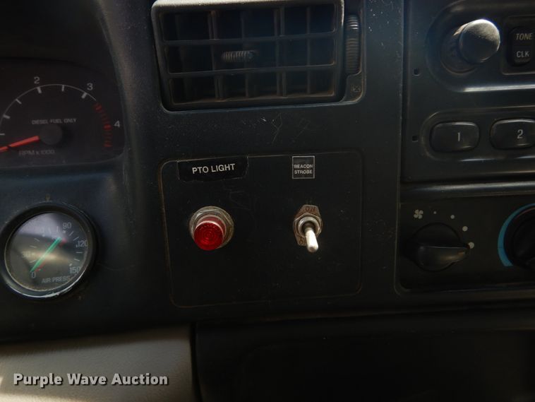 image for item DH5166 2000 Ford F750 Super Duty XL  flatbed truck