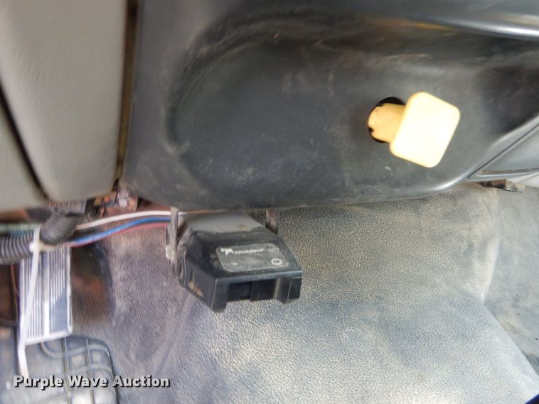 image for item DH5166 2000 Ford F750 Super Duty XL  flatbed truck