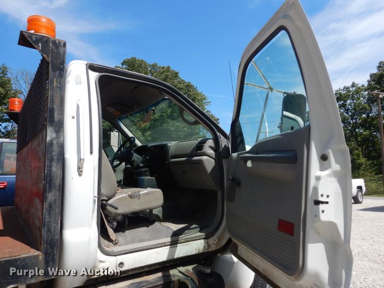 image for item DH5166 2000 Ford F750 Super Duty XL  flatbed truck