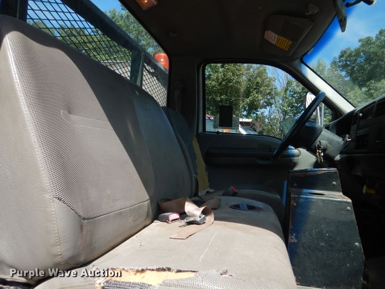 image for item DH5166 2000 Ford F750 Super Duty XL  flatbed truck