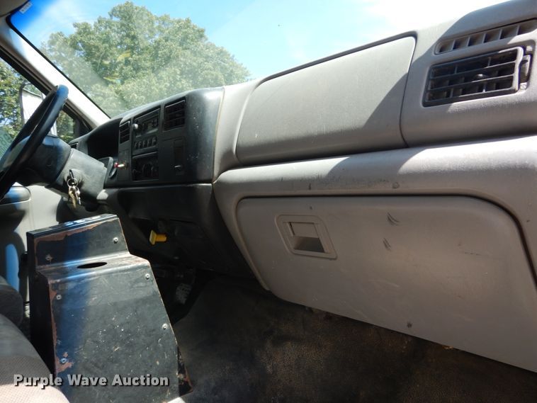 image for item DH5166 2000 Ford F750 Super Duty XL  flatbed truck