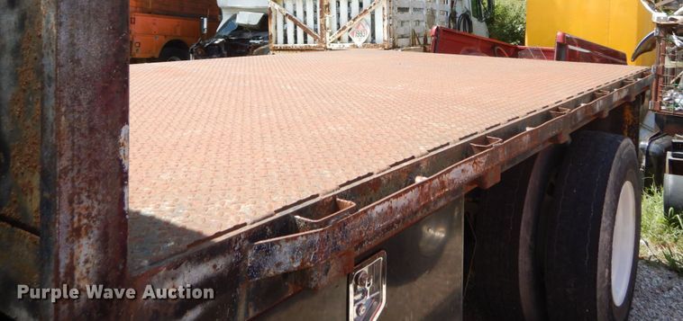 image for item DH5166 2000 Ford F750 Super Duty XL  flatbed truck