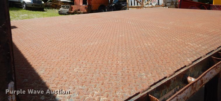 image for item DH5166 2000 Ford F750 Super Duty XL  flatbed truck