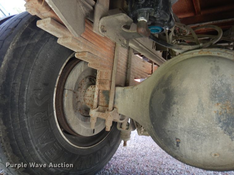 image for item DH5166 2000 Ford F750 Super Duty XL  flatbed truck