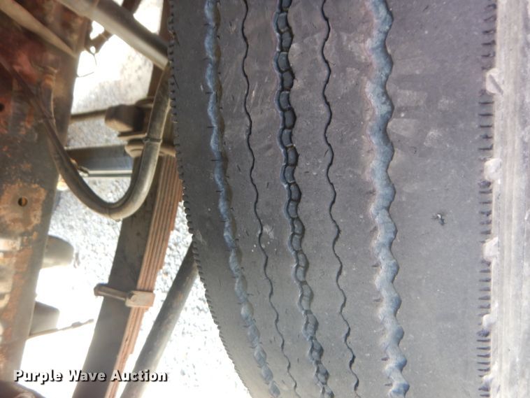 image for item DH5166 2000 Ford F750 Super Duty XL  flatbed truck