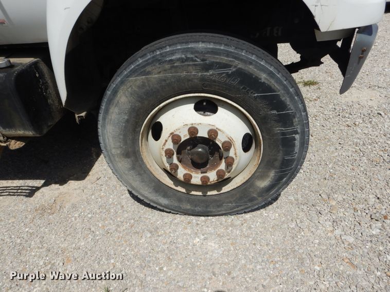 image for item DH5166 2000 Ford F750 Super Duty XL  flatbed truck