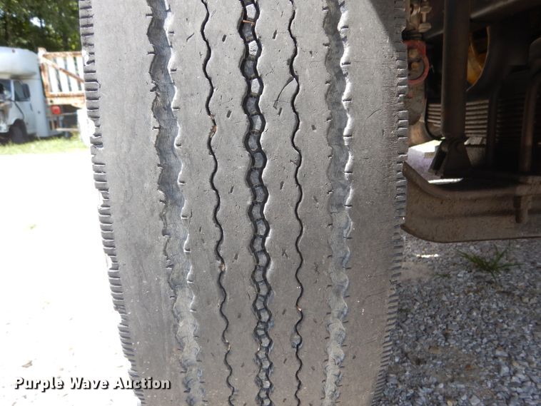 image for item DH5166 2000 Ford F750 Super Duty XL  flatbed truck