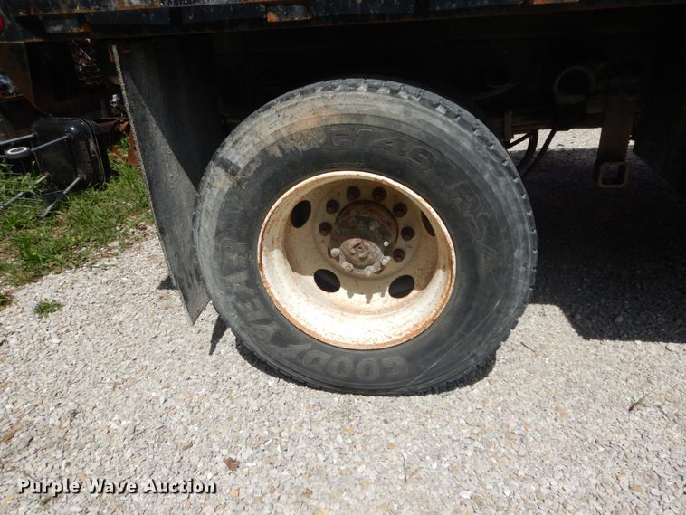 image for item DH5166 2000 Ford F750 Super Duty XL  flatbed truck