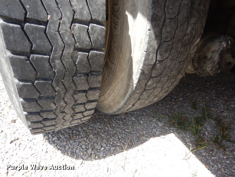 image for item DH5166 2000 Ford F750 Super Duty XL  flatbed truck