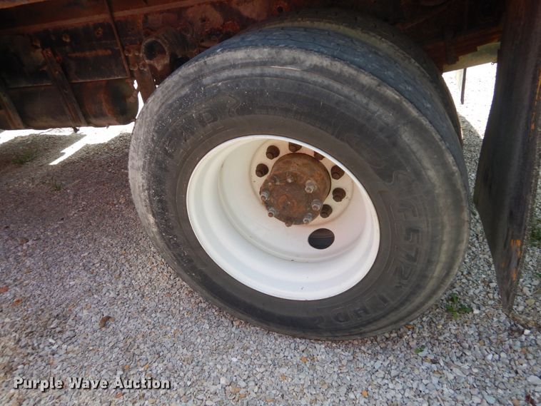 image for item DH5166 2000 Ford F750 Super Duty XL  flatbed truck