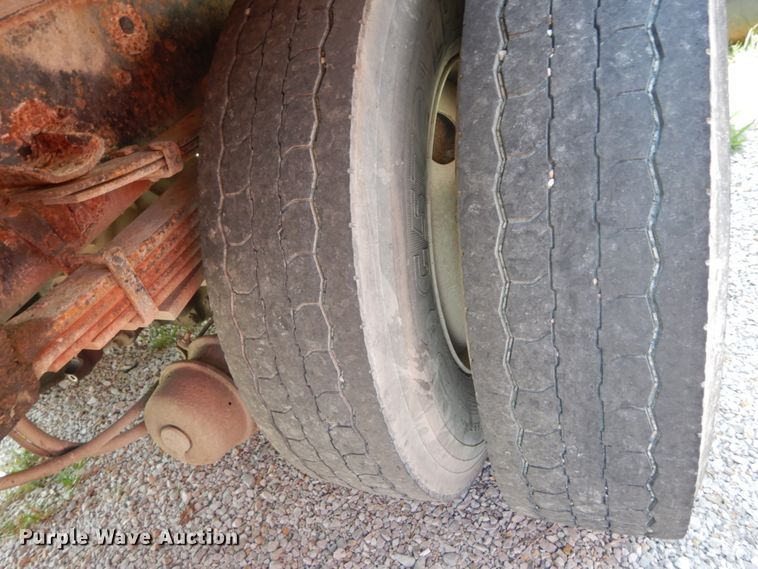 image for item DH5166 2000 Ford F750 Super Duty XL  flatbed truck