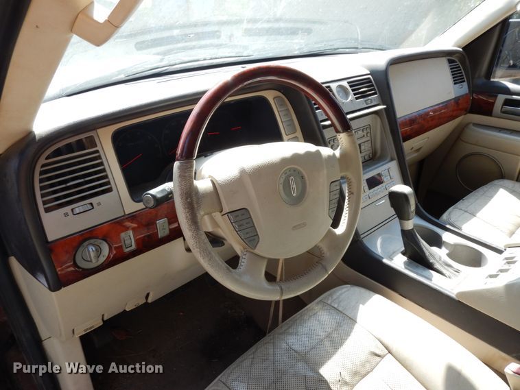 image for item DH6592 2003 Lincoln Navigator  SUV
