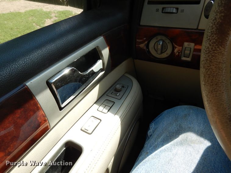 image for item DH6592 2003 Lincoln Navigator  SUV