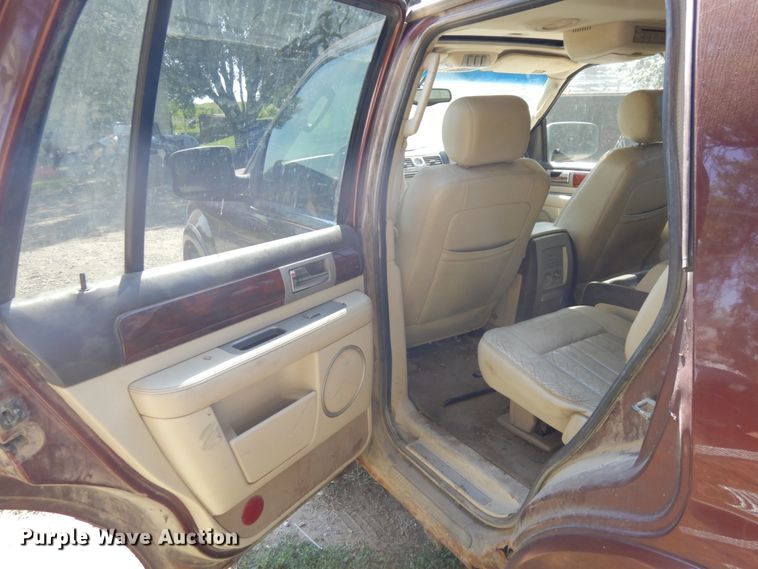 image for item DH6592 2003 Lincoln Navigator  SUV