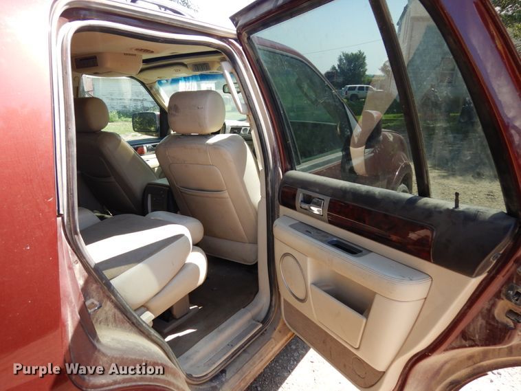 image for item DH6592 2003 Lincoln Navigator  SUV