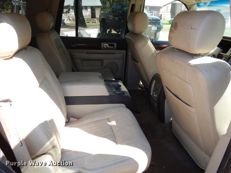 image for item DH6592 2003 Lincoln Navigator  SUV