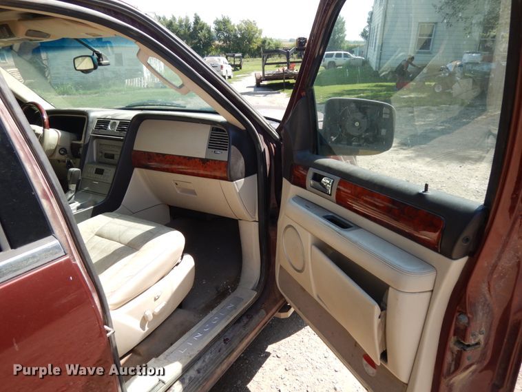 image for item DH6592 2003 Lincoln Navigator  SUV