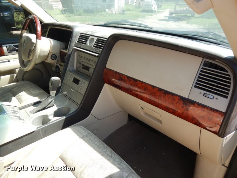 image for item DH6592 2003 Lincoln Navigator  SUV