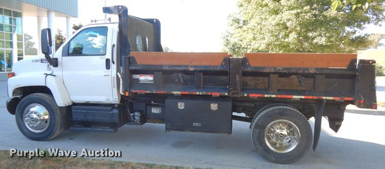 image for item DH6608 2004 GMC C7500  dump truck