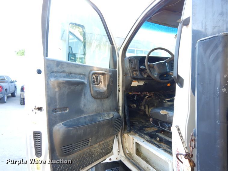 image for item DH6608 2004 GMC C7500  dump truck