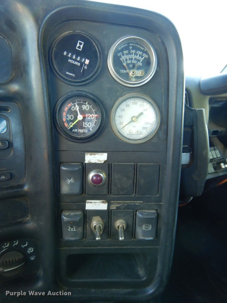 image for item DH6608 2004 GMC C7500  dump truck