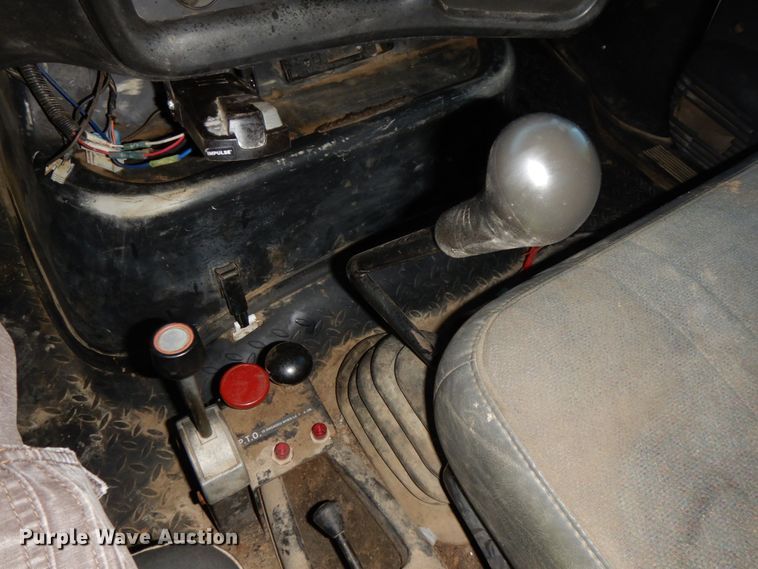 image for item DH6608 2004 GMC C7500  dump truck