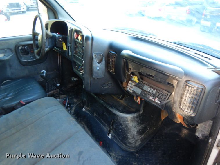 image for item DH6608 2004 GMC C7500  dump truck